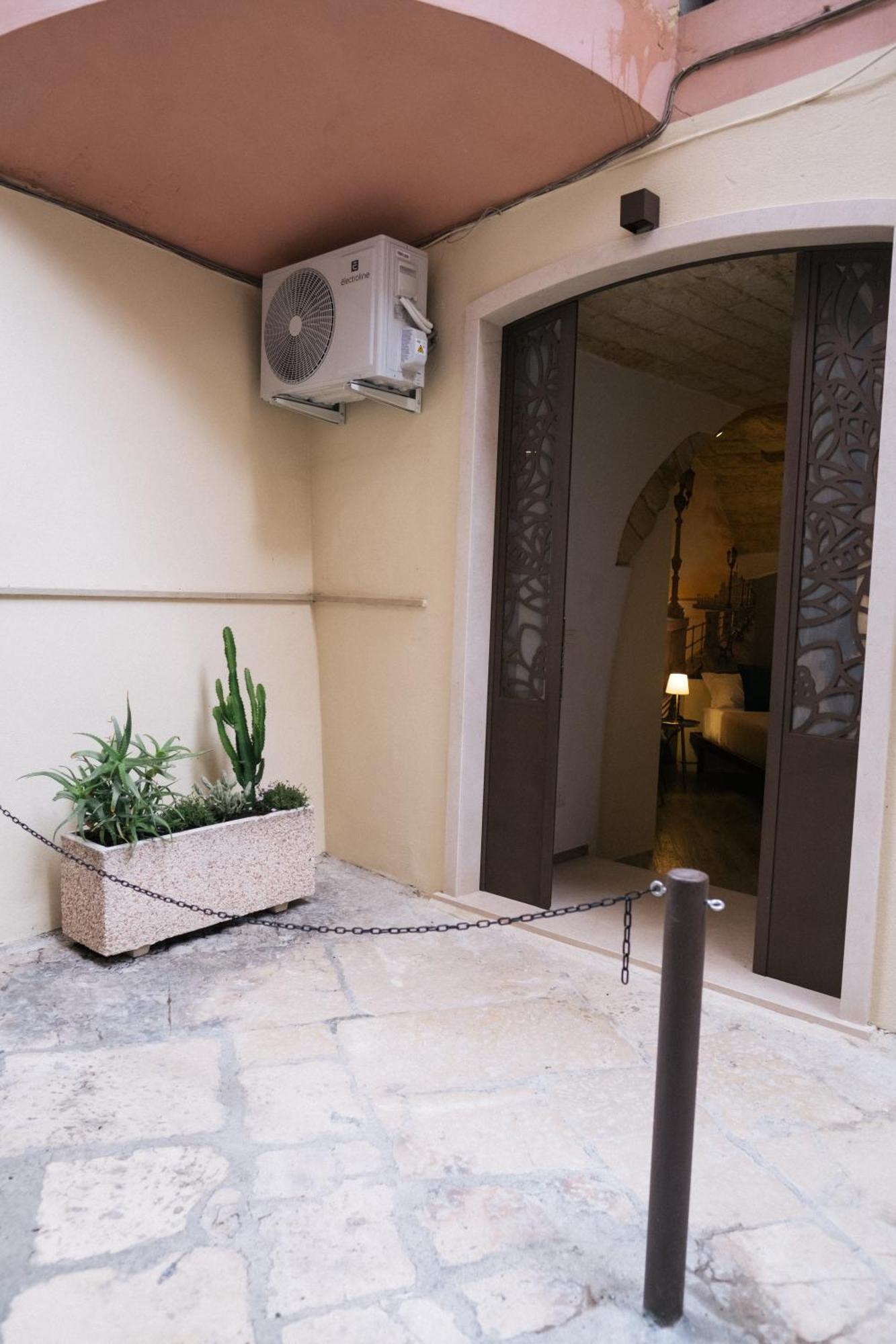 Timeless Apulian Luxury Suite Bari Exterior photo
